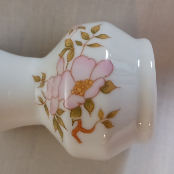 Leart Mini Bud Vase Pink Floral Design with Gold Trim - Picture 3 of 7